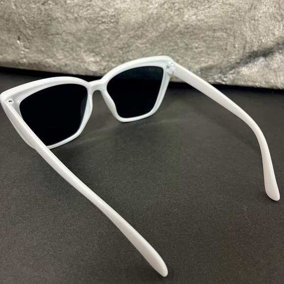 Oversized Cat Eye Sunglasses Classic Big Frame Sunshade Eyewear Trend - Picture 2 of 4